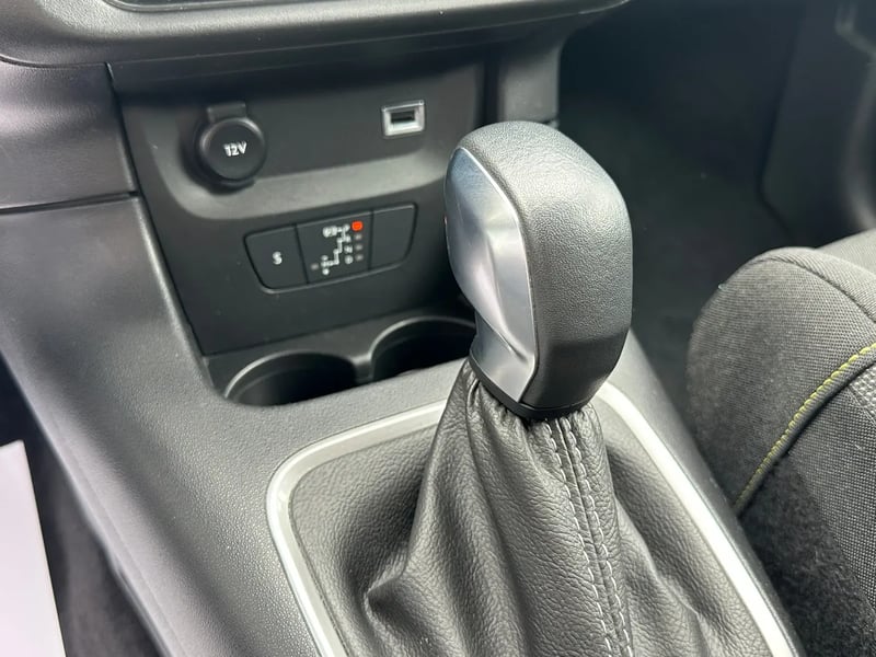Photo de la voiture CITROEN C3 PureTech 110 S&S EAT6 Shine