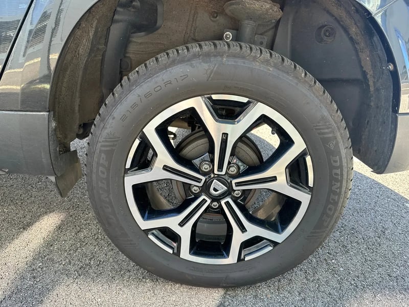 Photo de la voiture DACIA DUSTER Blue dCi 115 4x4 Prestige