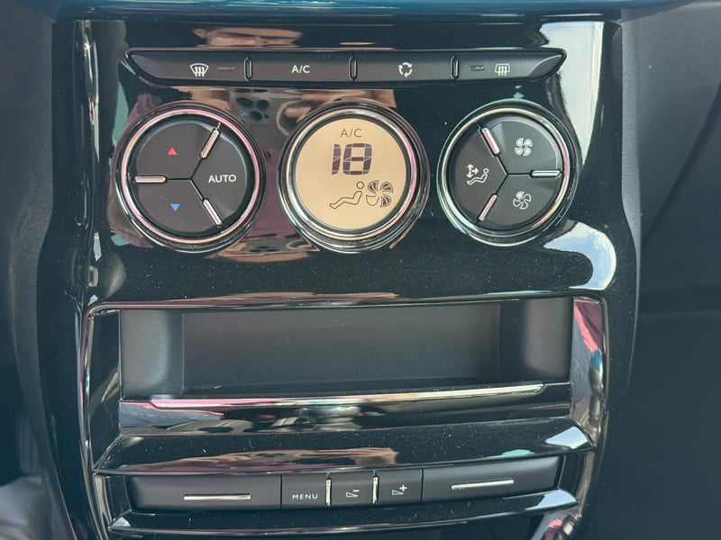 Photo de la voiture DS DS 3 PureTech 110 S&S BVM5 So Chic