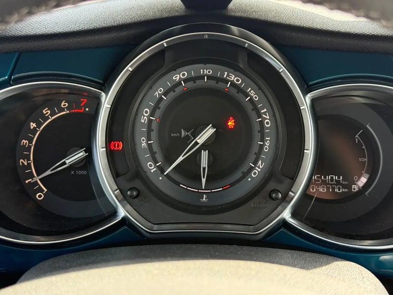 Photo de la voiture DS DS 3 PureTech 110 S&S BVM5 So Chic