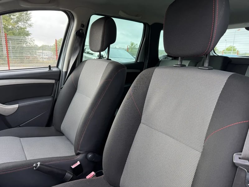 Photo de la voiture DACIA DUSTER 1.5 dCi 110 4x2 Laureate2