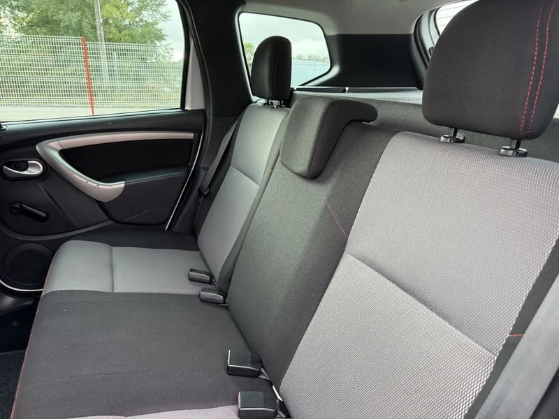 Photo de la voiture DACIA DUSTER 1.5 dCi 110 4x2 Laureate2