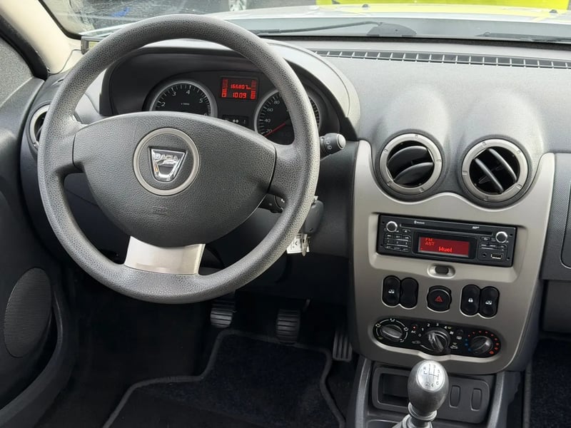 Photo de la voiture DACIA DUSTER 1.5 dCi 110 4x2 Laureate2