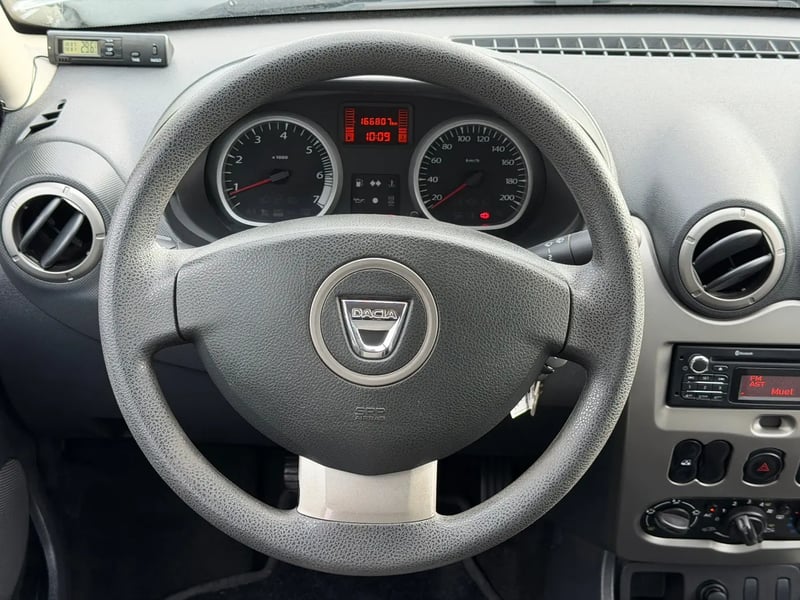 Photo de la voiture DACIA DUSTER 1.5 dCi 110 4x2 Laureate2