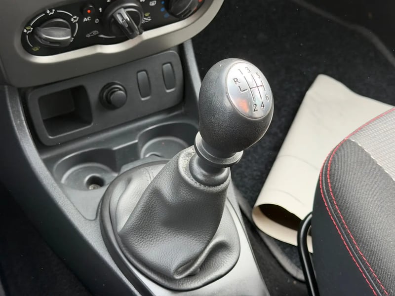 Photo de la voiture DACIA DUSTER 1.5 dCi 110 4x2 Laureate2