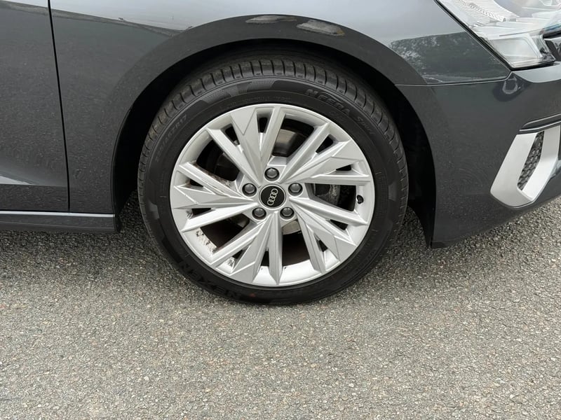 Photo de la voiture AUDI A3 BERLINE 30 TFSI 110