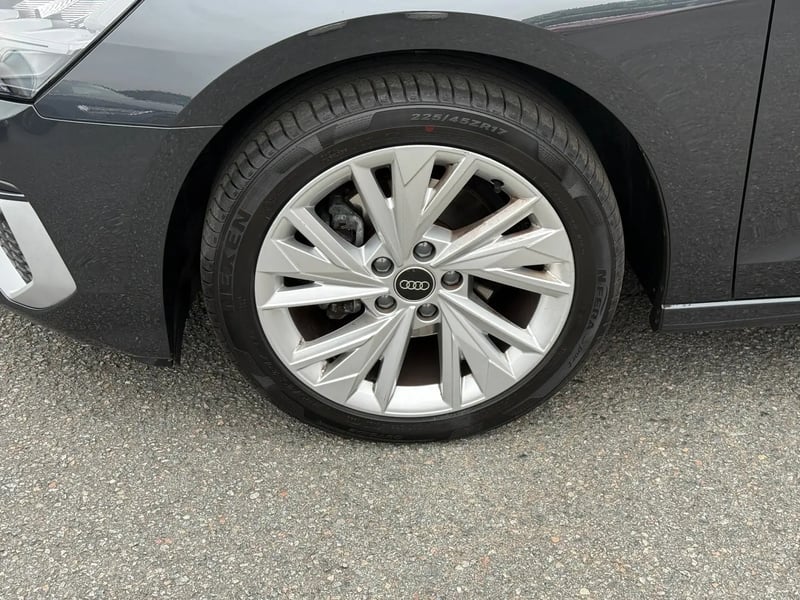 Photo de la voiture AUDI A3 BERLINE 30 TFSI 110