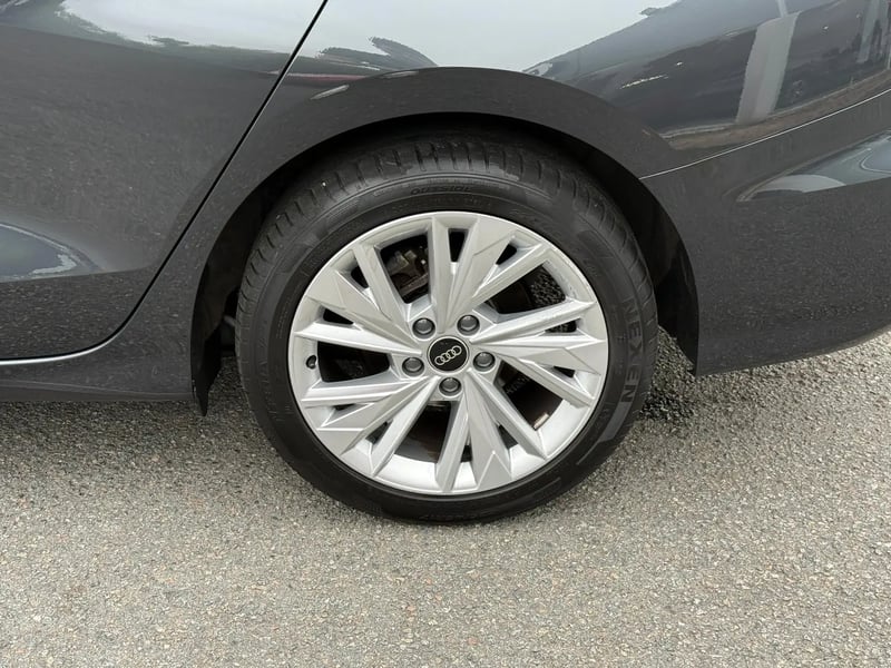 Photo de la voiture AUDI A3 BERLINE 30 TFSI 110