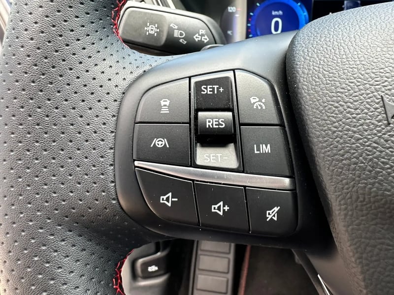 Photo de la voiture FORD KUGA 2.0 TDCi 120 S&S 4x2 Powershift ST-Line