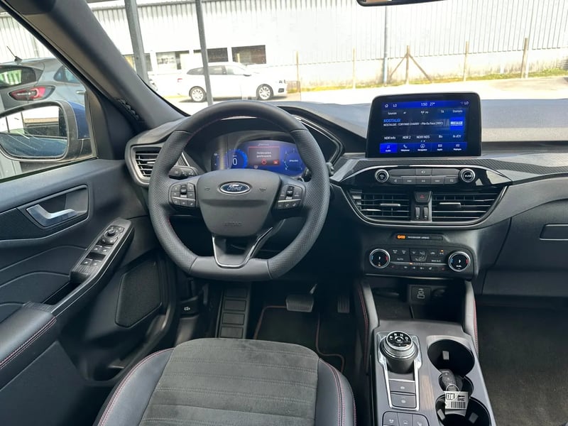 Photo de la voiture FORD KUGA 2.0 TDCi 120 S&S 4x2 Powershift ST-Line