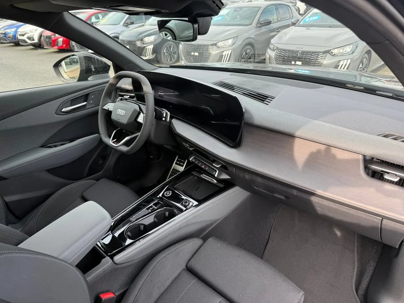 Photo de la voiture AUDI Q3 DIESEL TDI 150 ch S tronic 7 S line