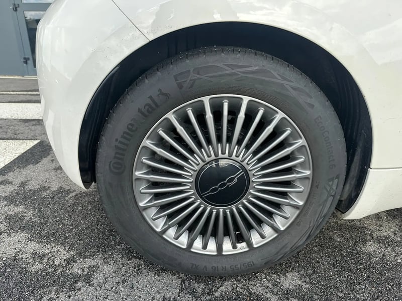 Photo de la voiture FIAT 500e BERLINE 500 e 118 ch Nouvelle 500