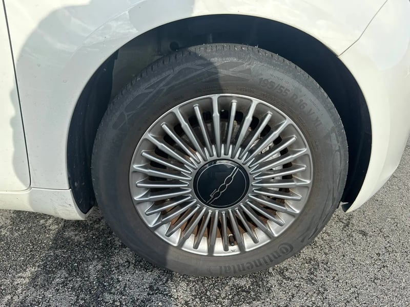 Photo de la voiture FIAT 500e BERLINE 500 e 118 ch Nouvelle 500
