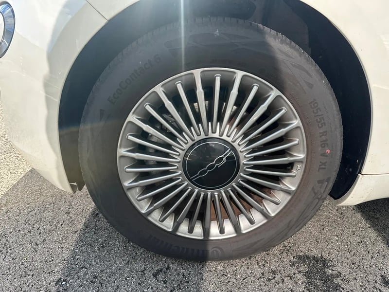 Photo de la voiture FIAT 500e BERLINE 500 e 118 ch Nouvelle 500