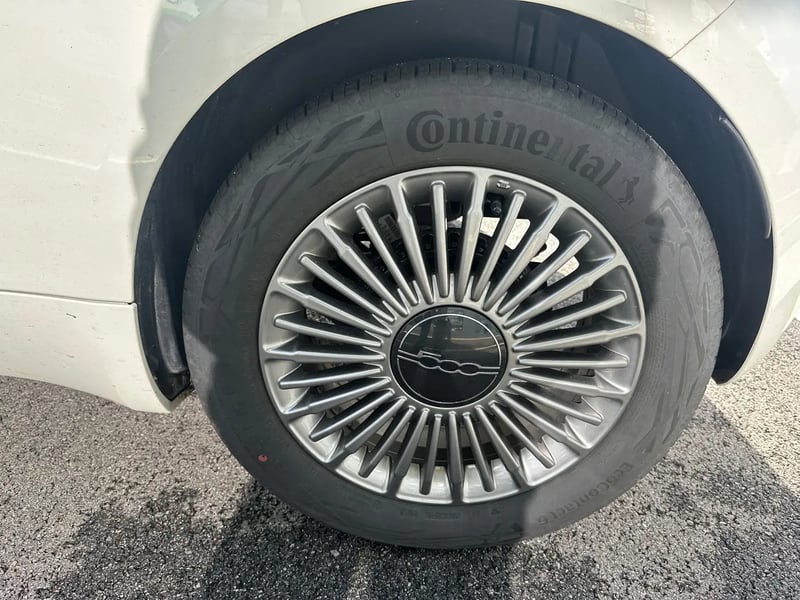 Photo de la voiture FIAT 500e BERLINE 500 e 118 ch Nouvelle 500