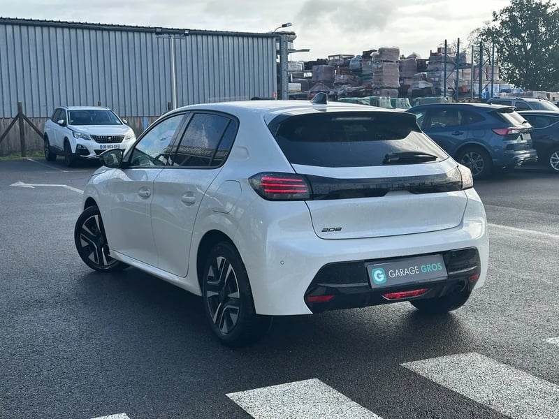 Photo de la voiture PEUGEOT 208 PureTech 100 S&S BVM6 Allure