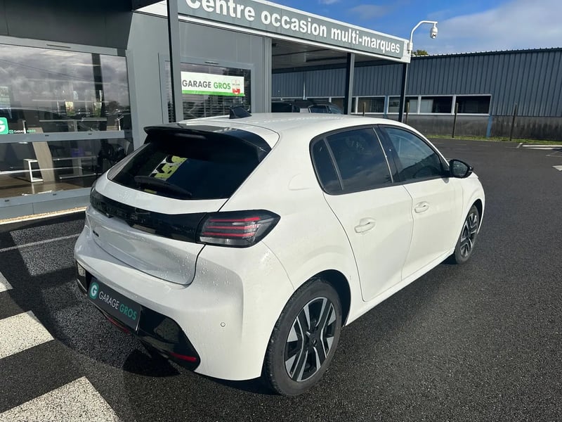 Photo de la voiture PEUGEOT 208 PureTech 100 S&S BVM6 Allure