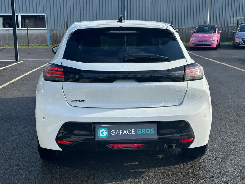 Photo de la voiture PEUGEOT 208 PureTech 100 S&S BVM6 Allure