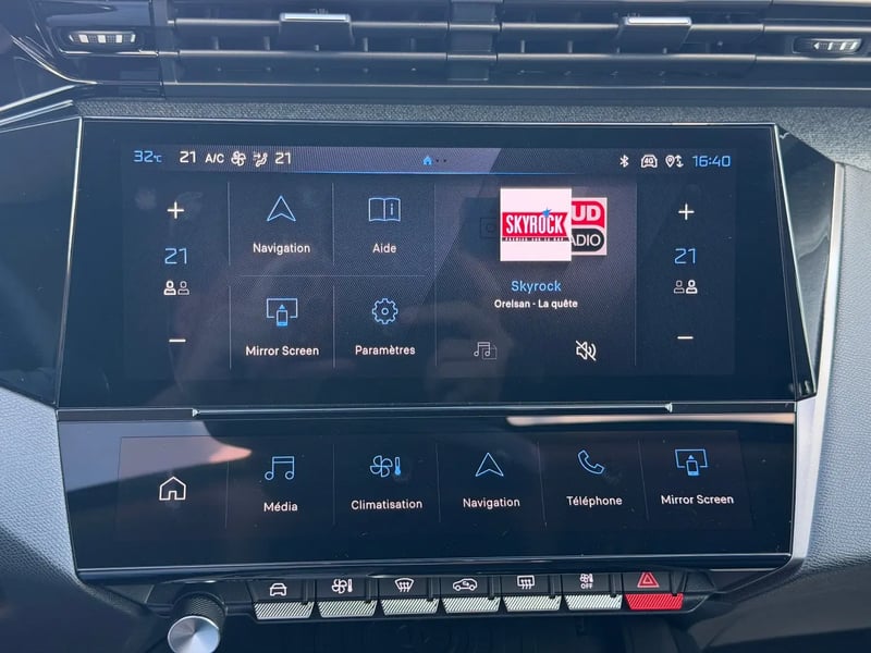Photo de la voiture PEUGEOT 308 Hybrid 145 e-DCS6 Allure