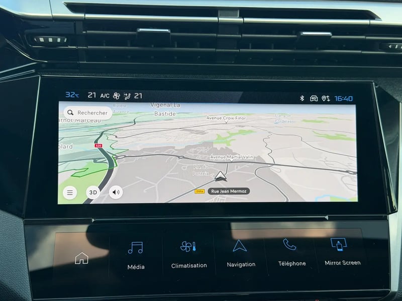 Photo de la voiture PEUGEOT 308 Hybrid 145 e-DCS6 Allure