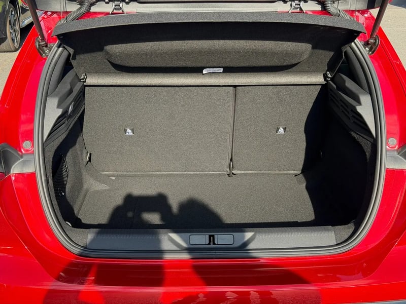 Photo de la voiture PEUGEOT 308 Hybrid 145 e-DCS6 Allure