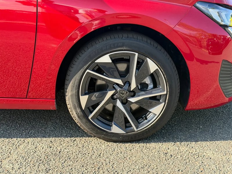 Photo de la voiture PEUGEOT 308 Hybrid 145 e-DCS6 Allure