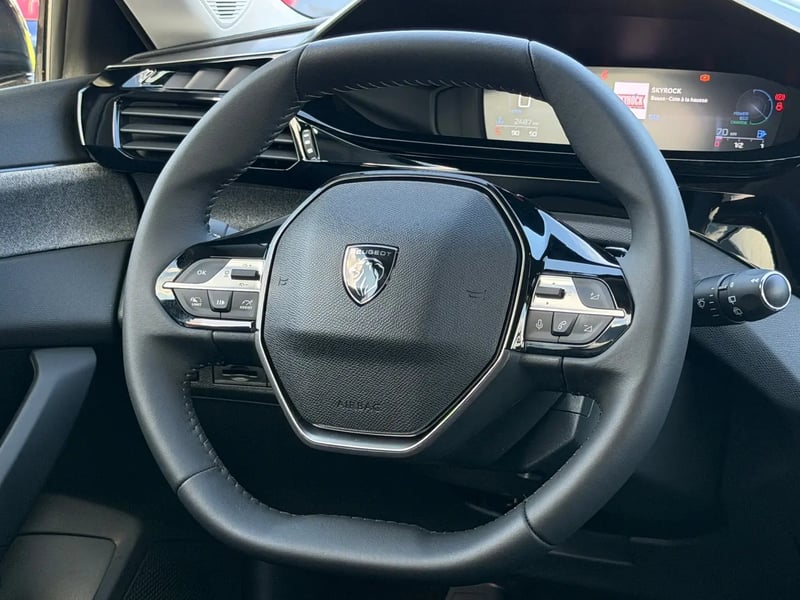 Photo de la voiture PEUGEOT 308 Hybrid 145 e-DCS6 Allure