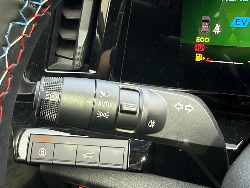 Photo de la voiture RENAULT AUSTRAL full hybrid E-Tech 200 ch Esprit Alpine