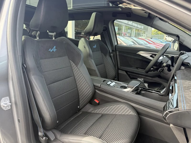 Photo de la voiture RENAULT AUSTRAL full hybrid E-Tech 200 ch Esprit Alpine