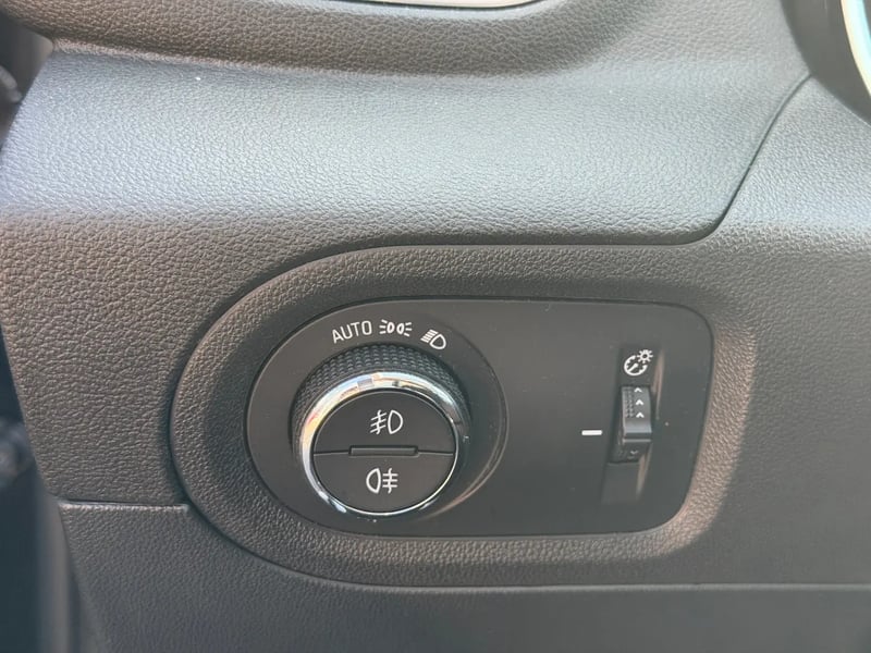 Photo de la voiture OPEL GRANDLAND X BUSINESS 1.5 Diesel 130 ch BVA6 Innovation Business