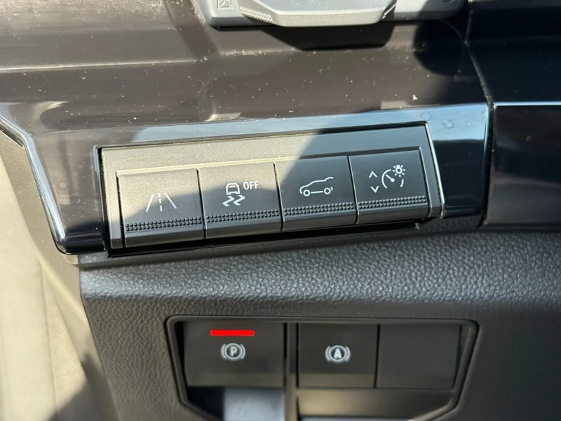 Photo de la voiture RENAULT ESPACE VI E-Tech hybrid 200 Techno