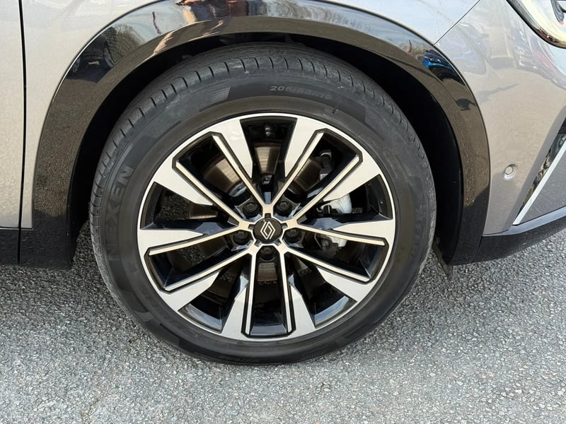 Photo de la voiture RENAULT ESPACE VI E-Tech hybrid 200 Techno