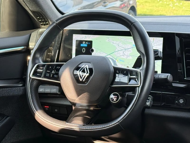 Photo de la voiture RENAULT ESPACE VI E-Tech hybrid 200 Techno