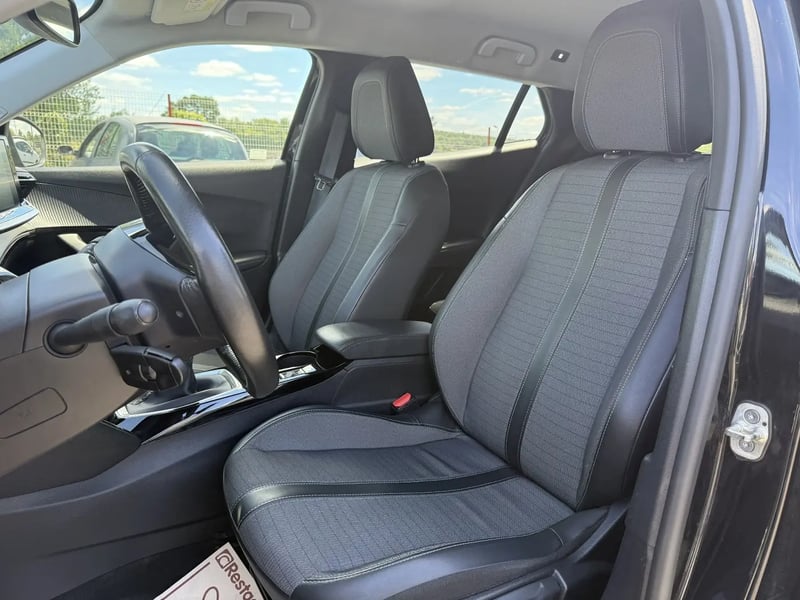 Photo de la voiture PEUGEOT 2008 BlueHDi 110 S&S BVM6 Allure Pack