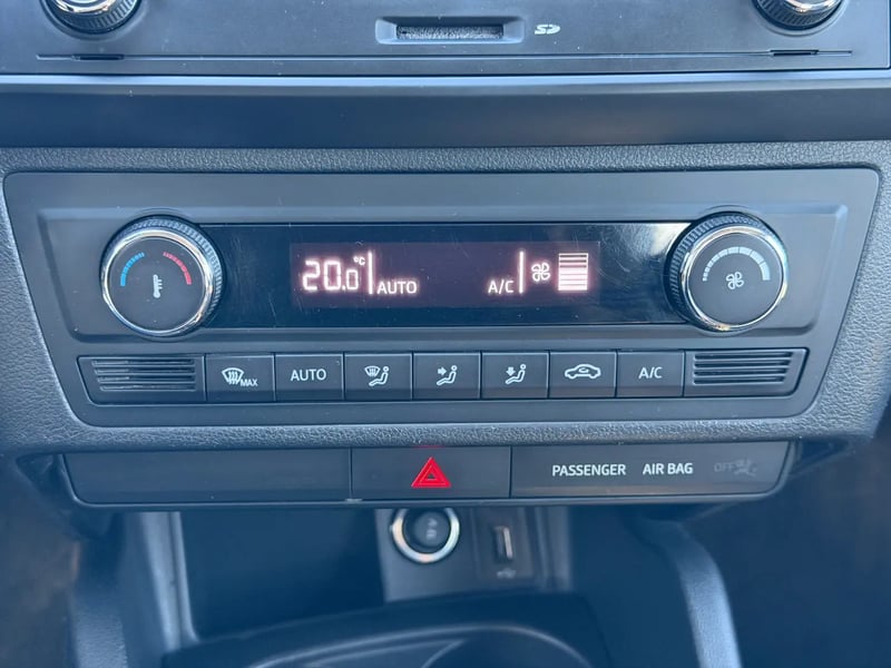 Photo de la voiture SEAT IBIZA 1.4 TDI 105 ch S/S Connect