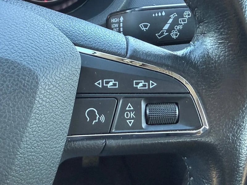 Photo de la voiture SEAT IBIZA 1.4 TDI 105 ch S/S Connect