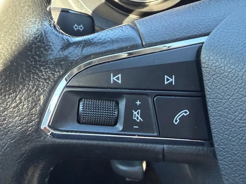Photo de la voiture SEAT IBIZA 1.4 TDI 105 ch S/S Connect