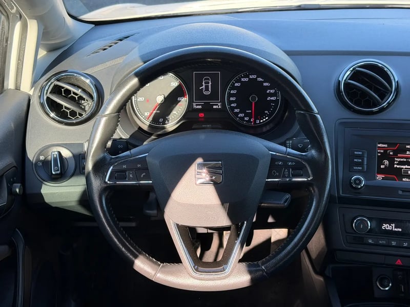 Photo de la voiture SEAT IBIZA 1.4 TDI 105 ch S/S Connect
