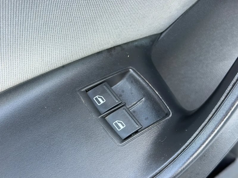 Photo de la voiture SEAT IBIZA 1.4 TDI 105 ch S/S Connect