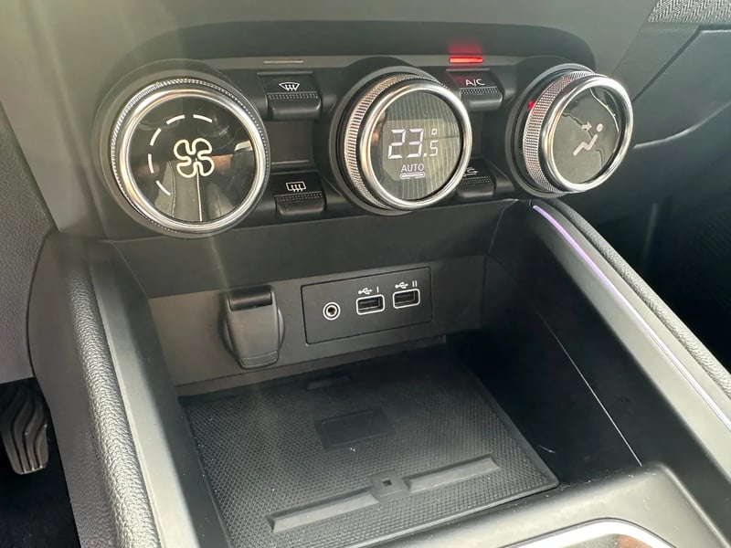 Photo de la voiture RENAULT CLIO V Eco-G 100 ch GSR2 Techno