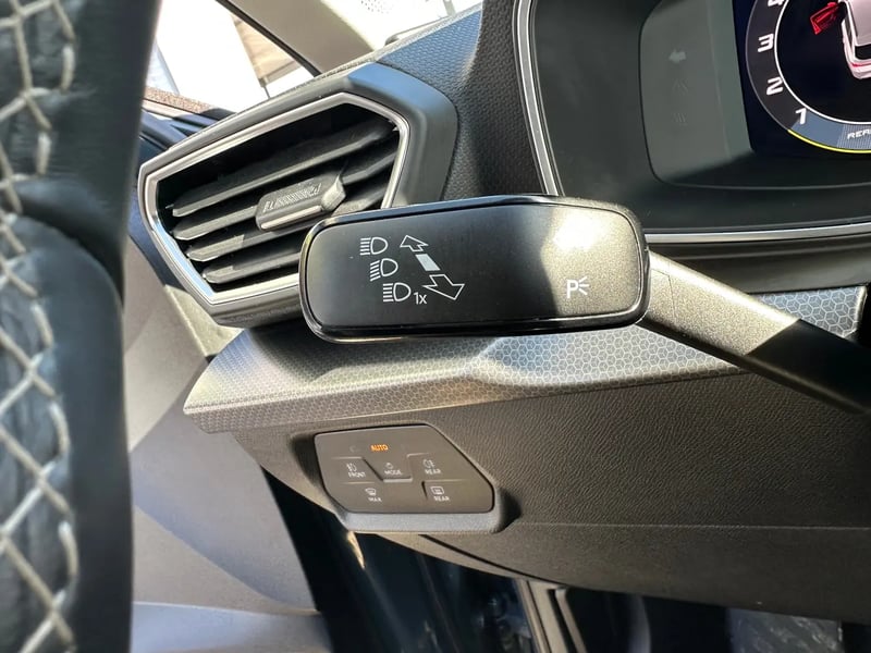 Photo de la voiture SEAT LEON SPORTSTOURER 2.0 TDI 115 BVM6 Business
