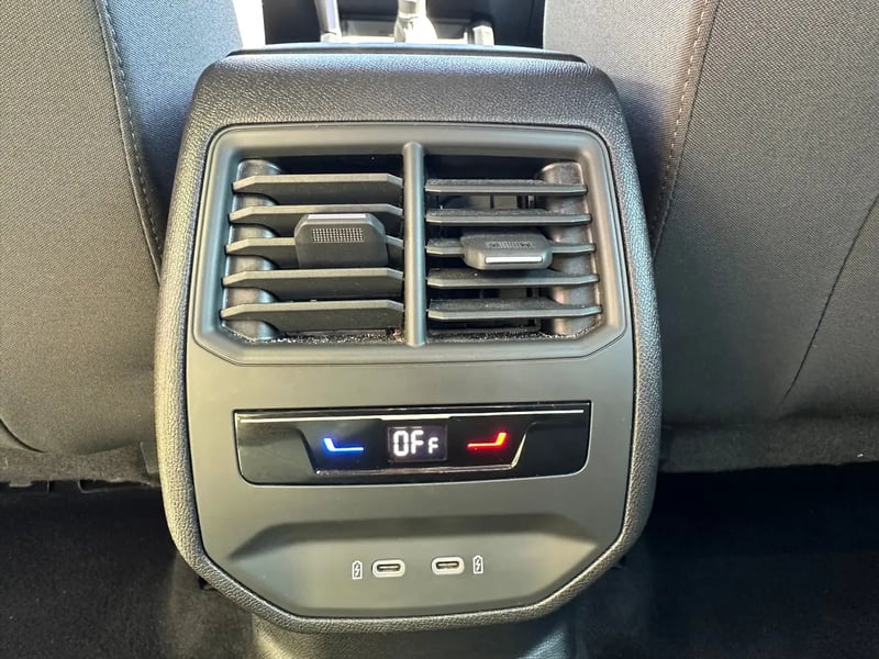 Photo de la voiture SEAT LEON SPORTSTOURER 2.0 TDI 115 BVM6 Business