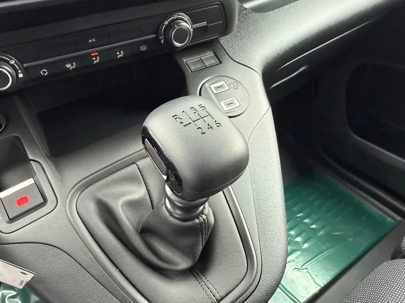 Photo de la voiture PEUGEOT PARTNER FOURGON FGN DIESEL 100 CH M MANUELLE