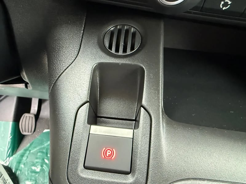 Photo de la voiture PEUGEOT PARTNER FOURGON FGN DIESEL 100 CH M MANUELLE