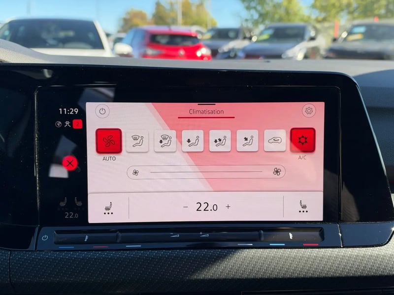 Photo de la voiture VOLKSWAGEN GOLF 1.5 eTSI OPF 150 DSG7 R-Line