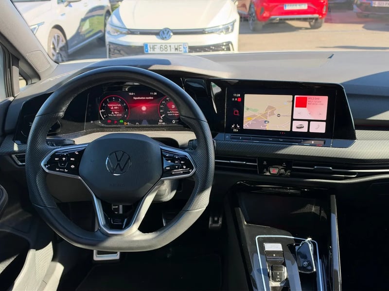 Photo de la voiture VOLKSWAGEN GOLF 1.5 eTSI OPF 150 DSG7 R-Line
