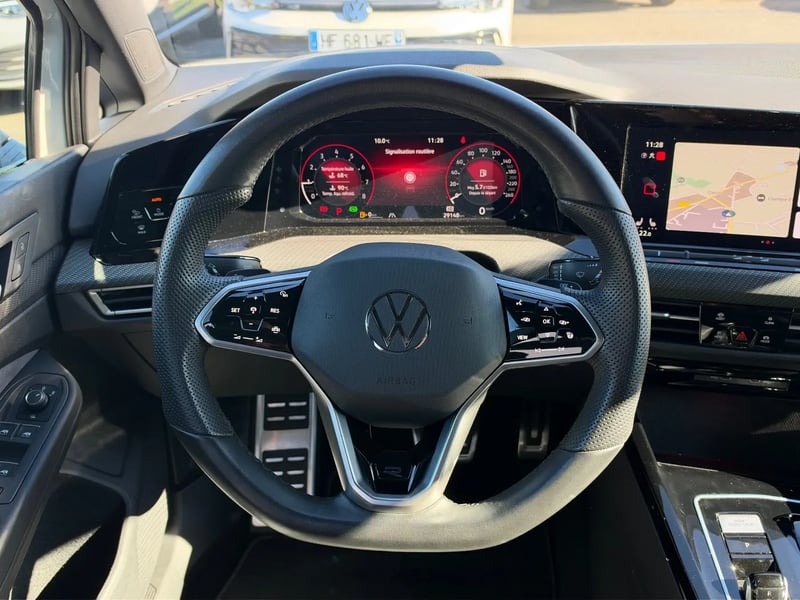 Photo de la voiture VOLKSWAGEN GOLF 1.5 eTSI OPF 150 DSG7 R-Line