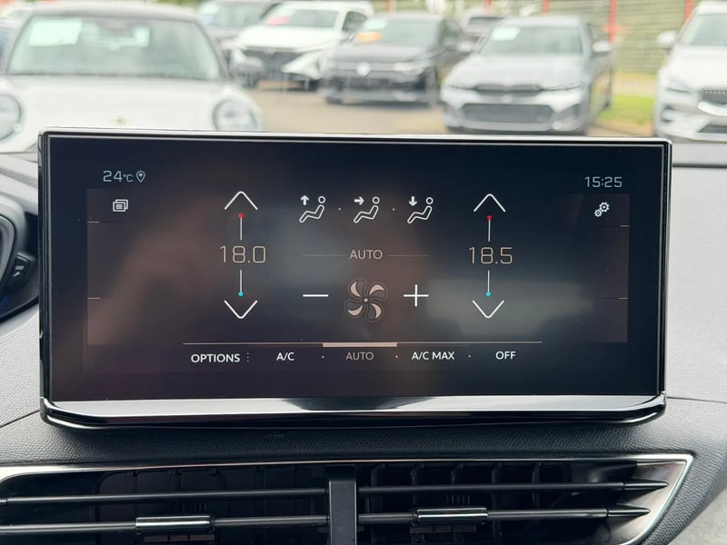 Photo de la voiture PEUGEOT 3008 PureTech 130ch S&S BVM6 GT