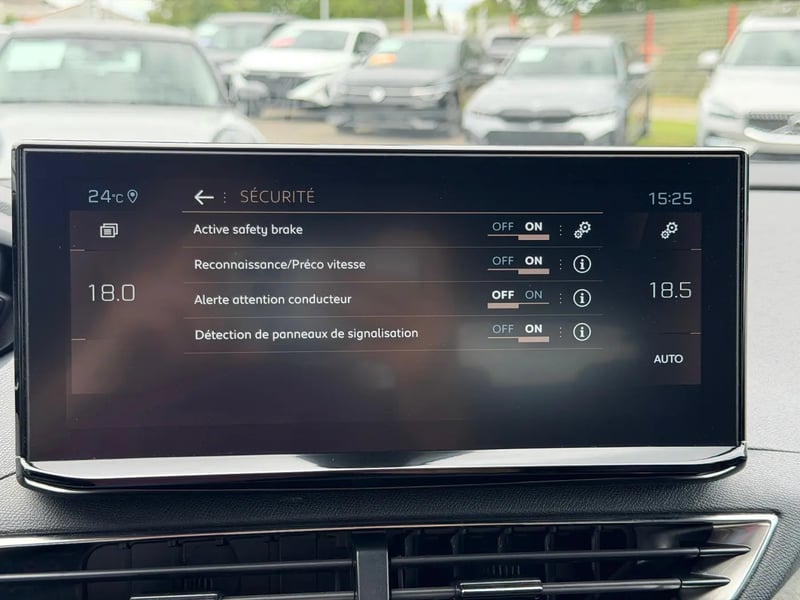 Photo de la voiture PEUGEOT 3008 PureTech 130ch S&S BVM6 GT