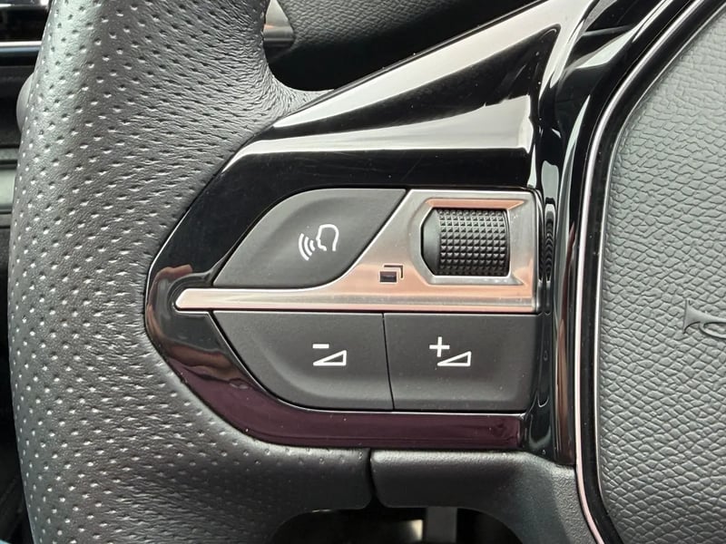 Photo de la voiture PEUGEOT 3008 PureTech 130ch S&S BVM6 GT